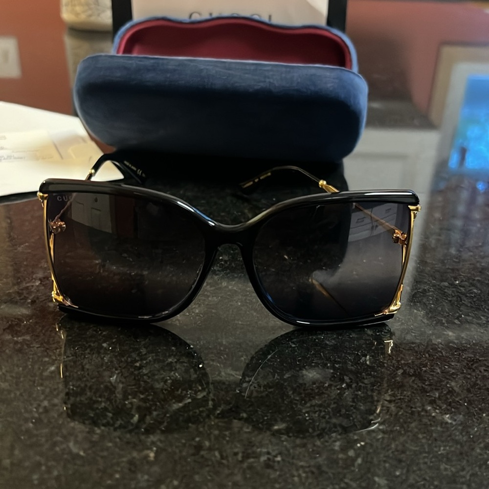 GUCCI SUNGLASSES BLACK GOLD GG0592SK 001